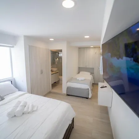 Nice Beach-Front Studio With 2 Beds, Aircon & More